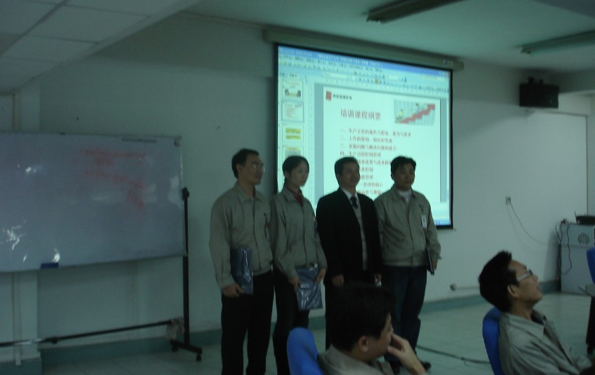 華國光學車間內訓